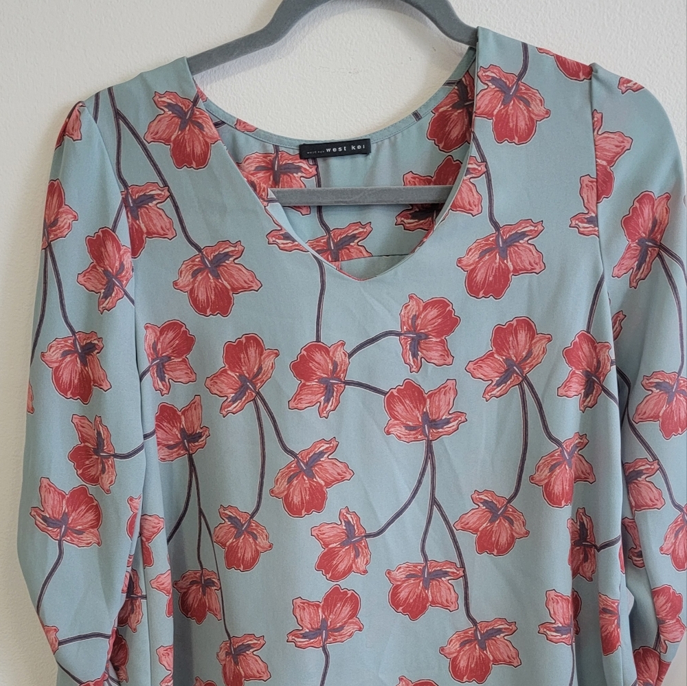 West kei flowered top, size small
